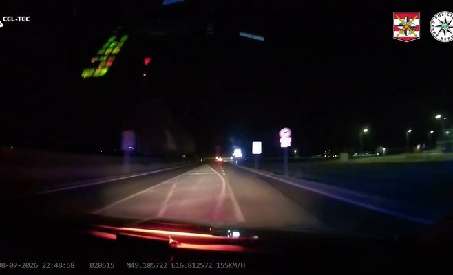 Три запрета на вождение его не остановили: пытался уйти от полиции под наркотиками