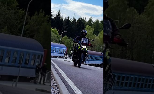 Пражская полиция показала тренировку мотогруппы быстрого реагирования