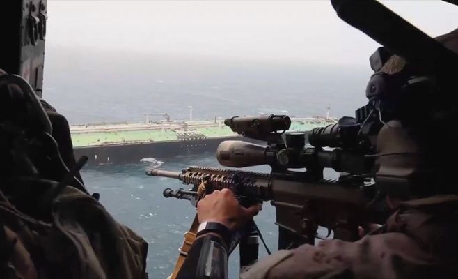 Морпехи США взяли на абордаж танкер в Оманском заливе, добиваясь соблюдения блокады Ирана