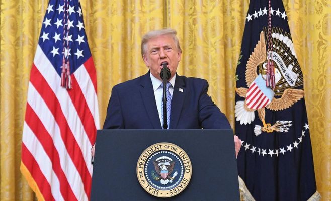 Трамп грозит отобрать лицензии у телеканалов NBC и ABC за отказ показать его речь
