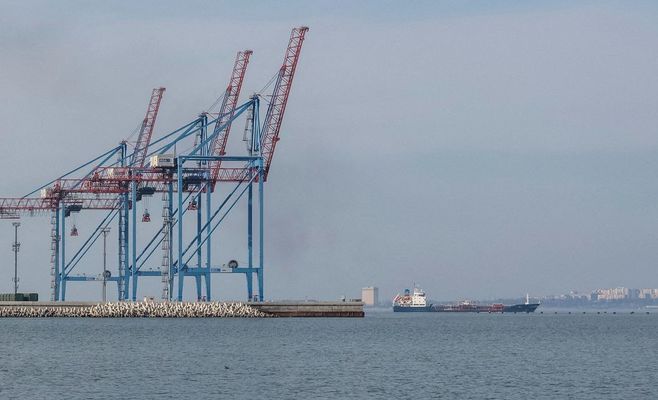 Россия наносит удары по украинским портам: экспорт зерна снова под угрозой, цены растут