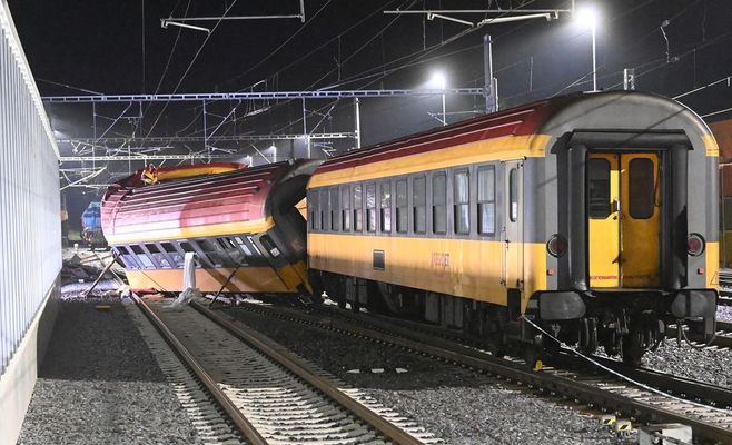 Столкновение поездов в Пардубице в 2024 году: инспекция обвинила не только машиниста, но и министерство транспорта