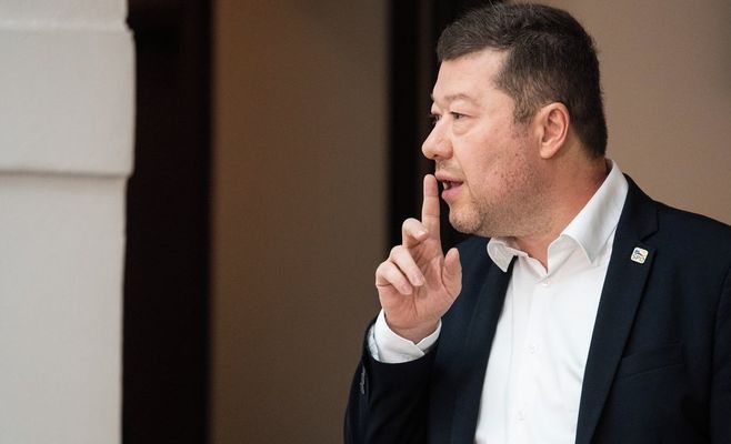 Окамура перед визитом в Китай раскрыл детали о задержанном чехе: у него китайская жена