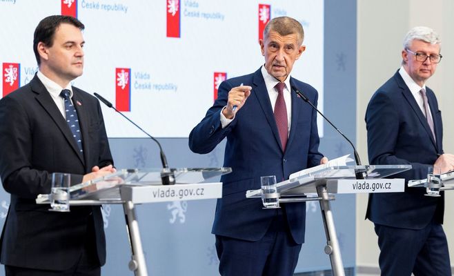 Poll: Czechs disappointed with both Babiš's government and the opposition — Motorists rated worst of all