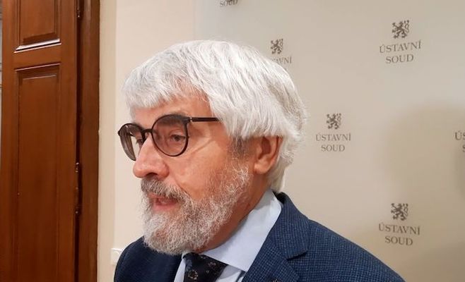 Уряд Чехії вимагає відсторонити судтю Конституційного суду Шамала від розгляду спору з президентом Павелом