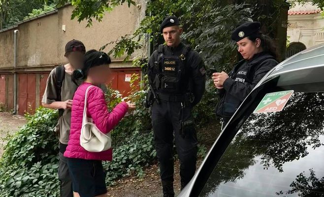 Поліція Праги провела рейд «Прибирання» у метро та на вулицях Праги 5 і 13