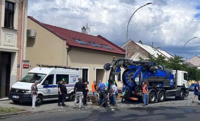 В Кромержиже при ремонте водопровода произошёл взрыв — пострадали два человека