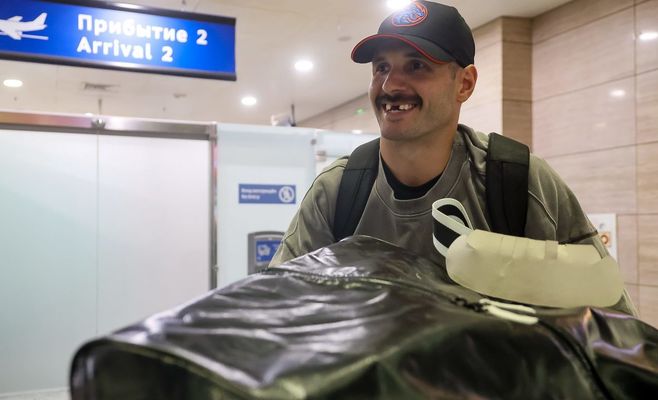 Чеський хокеїст Фрк прилетів до Петербурга грати за клуб КХЛ із Шанхая заради контракту на 15 мільйонів крон