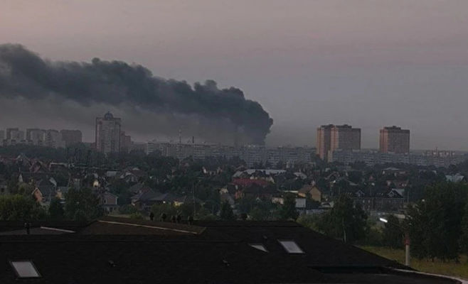Масована атака дронів на Москву: пошкоджено житловий будинок, зупинено аеропорти