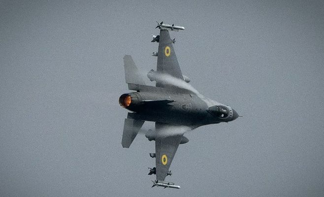 Украина потеряла уже четвёртый истребитель F-16 — пилот успел катапультироваться