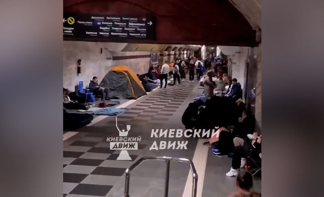 Зеленський попередив про підготовку масованого удару Росії по Україні, кияни ховаються в укриттях