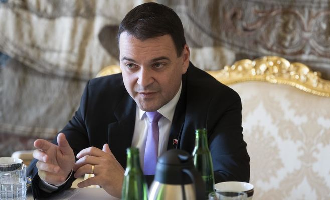 Macinka: The government shouldn't put forward its own presidential candidate