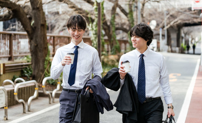 Tokyo Officials in Shorts Slammed by Female Colleagues — Heatwave Splits Offices Into Two Camps