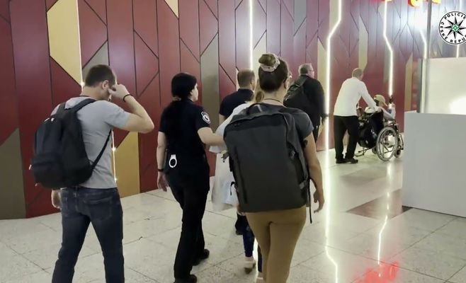Полиция Чехии экстрадировала пару из Грузии, осуждённую за детскую порнографию