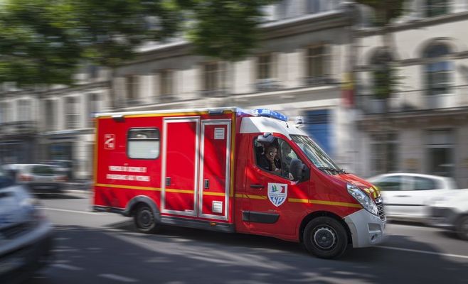 У Франції пенсіонер загинув, застрягши в каналізаційному люку під час пошуків загублених ключів