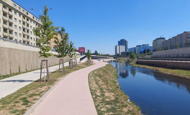 Brno's New Two-Billion-Crown Riverside Promenade: Locals Love It, But Want More Shade
