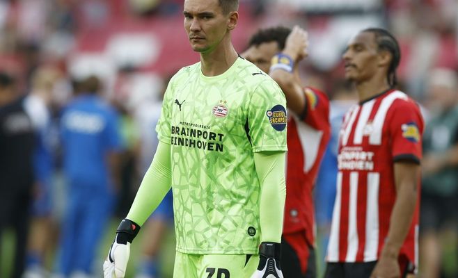 Goalkeeper Kovář endures PSV's heavy defeat in Dutch Super Cup