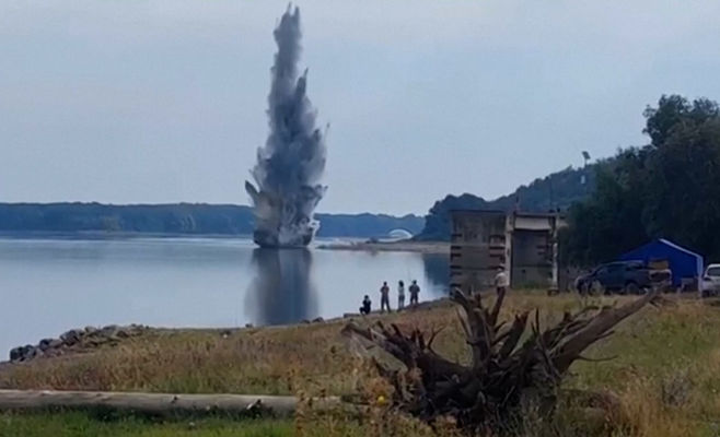 Румунія підриває берег Дунаю, щоб спрямувати воду до АЕС
