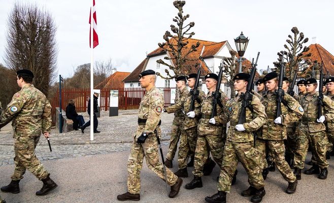 Данія збільшила термін обов'язкової військової служби і вперше призиває жінок