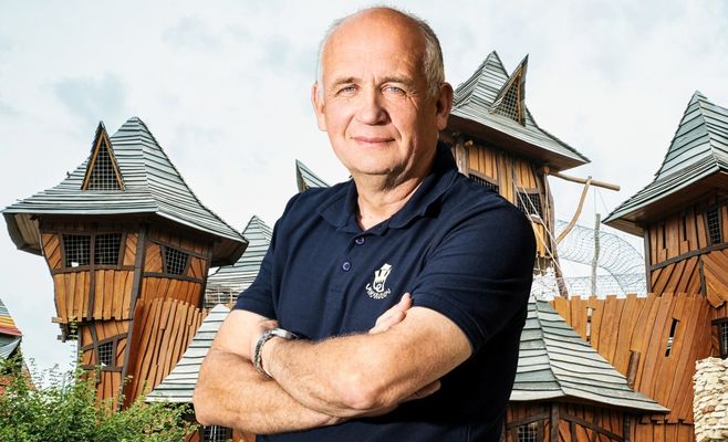 Сломал руку на свинье, а теперь построил парк развлечений на месте советской военной базы
