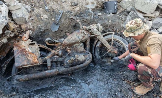У Будапешті через мілину на Дунаї виявили німецький військовий мотоцикл із останками солдата