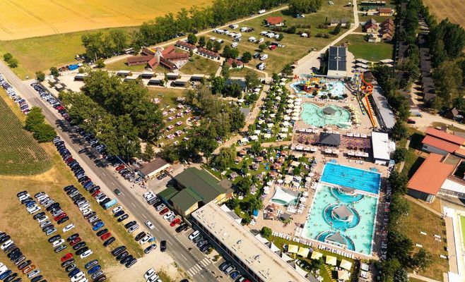 На словацькому аквапарку сталася витік невідомої речовини, постраждали сто людей