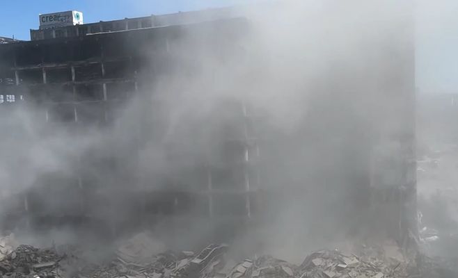 У Зліні під час зносу згорілого хмарочоса обвалилася ще одна частина будівлі