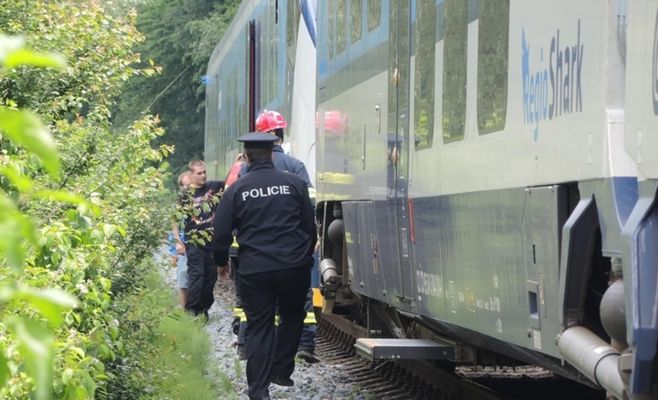Под Брно поезд насмерть сбил человека — движение на линии Тишнов–Кржиж остановлено