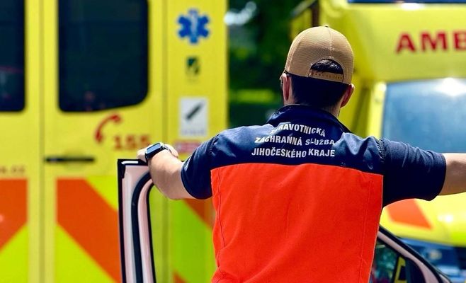 На Шумаві мотоцикліст загинув після зіткнення з деревом