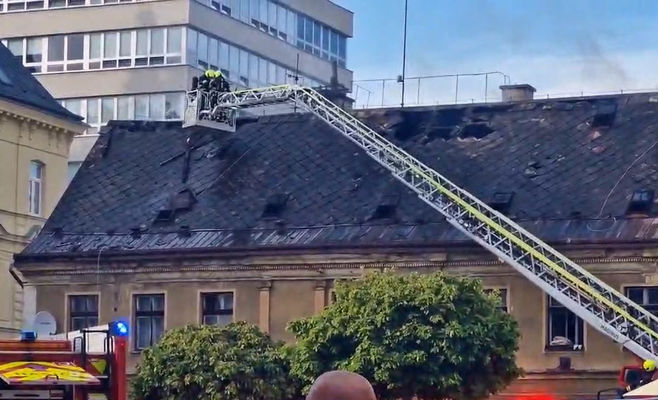 В центре Либереца горел жилой дом: десятки жильцов эвакуированы