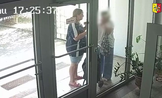 Прага: авто збило пенсіонерку, поліція розшукує жінку з відео