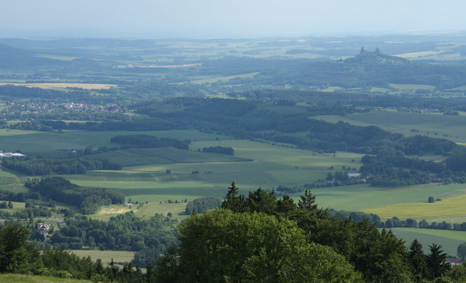 Opponents of D35 highway's northern route through Bohemian Paradise demand southern alternative