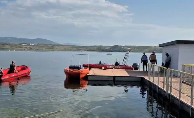 На озері Мост поліція припинила підводні пошуки зниклого хлопця після шторму з паддлбордистами