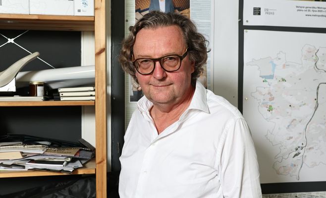 STAN's Prague mayoral candidate: I'll cut parking spaces by 1% a year