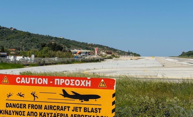 Tourist Knocked Off Her Feet by Jet Engine Blast on Greek Island of Skiathos