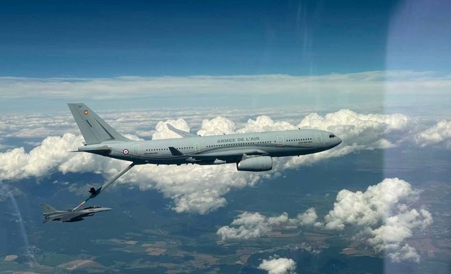 Slovak F-16s Complete Their First Mid-Air Refueling Over Slovak Territory