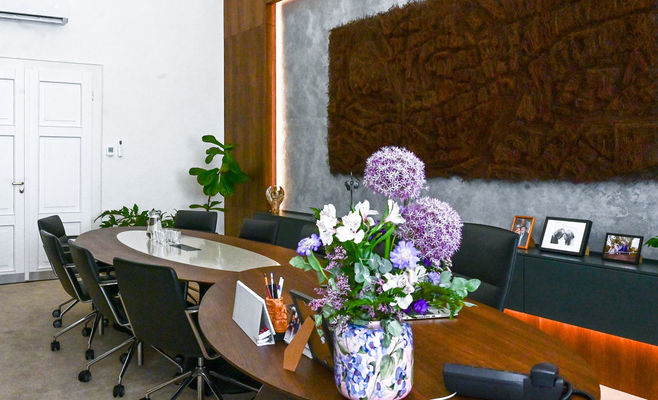 Crystal chandelier and a wire coat of arms: what Brno's mayoral office looks like