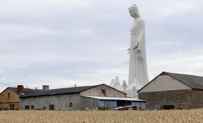 У Польщі освятили найвищу в Європі статую Діви Марії