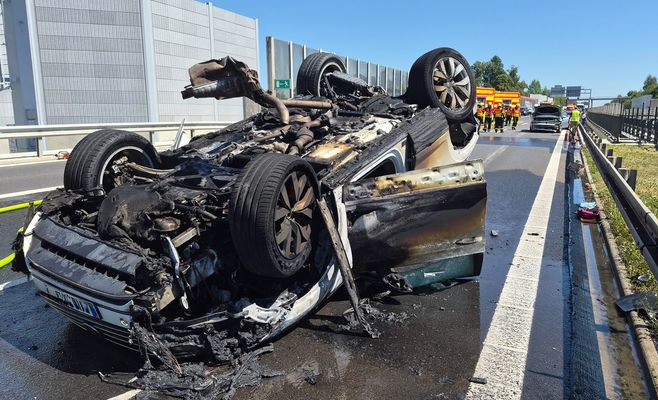 Three Cars Collide on D1 Motorway Near Ostrava, Two Burst Into Flames