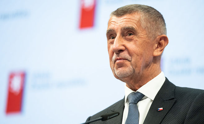 Бабиш отказал регионам в деньгах на ремонт дорог: «У вас и так их достаточно»
