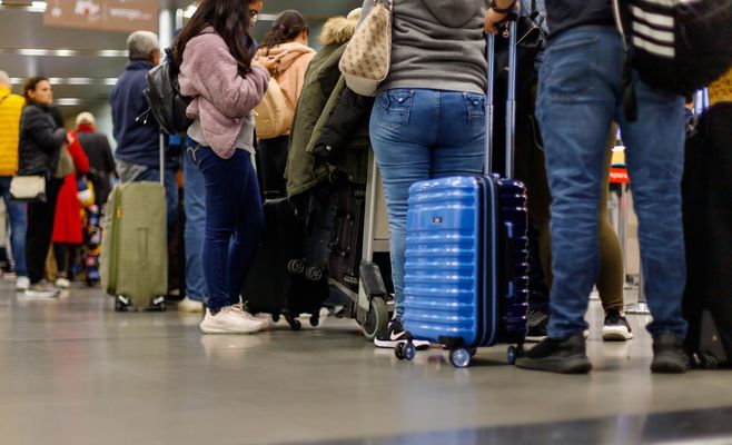 Two-Hour Queues: New EU Border Control System Sharply Slows Down Airports