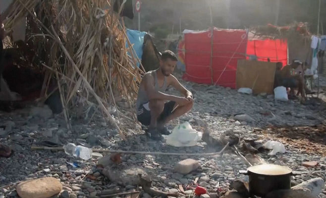 Spanish Ceuta Begins Setting Up Tents for Thousands of Migrants on Its Beaches