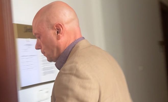 Businessman exposed himself to a skier while wearing a wig and stockings — court orders him to pay 30,000 crowns
