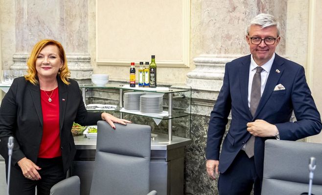 Some Ministers in Babiš's Government Hid Their Advisor Lists — Loophole Left by Fiala's Cabinet