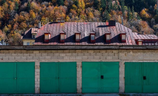 Garages in Czechia Are Getting Pricier Faster Than Flats: Up 12% in a Year