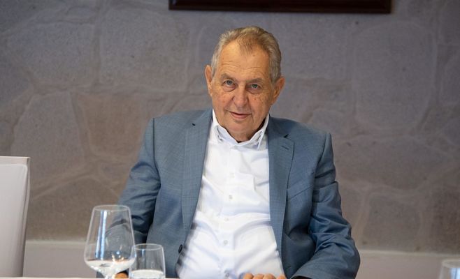 Земан в 82 года не исключает новую попытку стать президентом Чехии