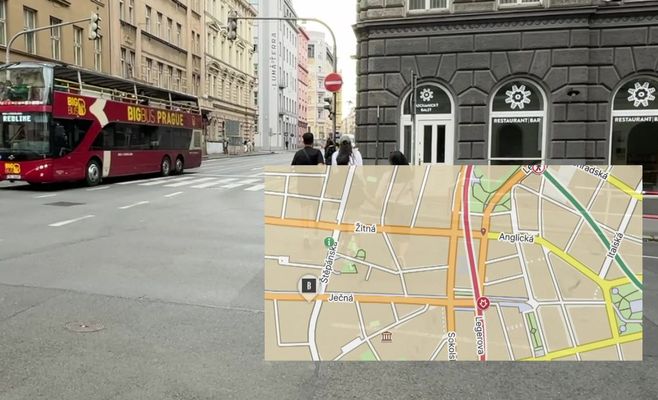 Pedestrians Risk Their Lives Crossing Prague's Main Highway Due to Missing Crosswalk