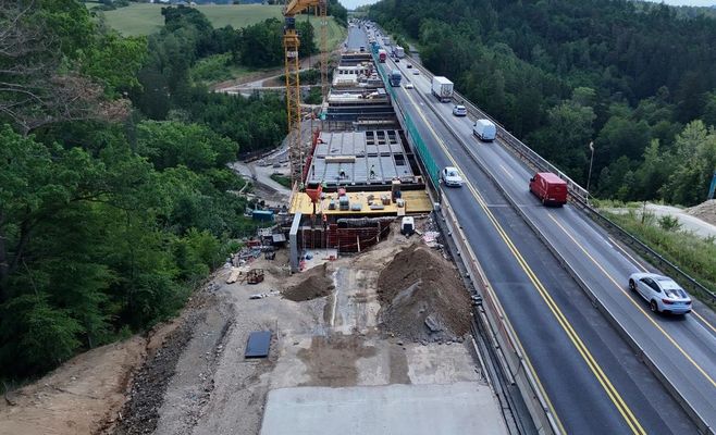 Мост Шмейкалка на D1 снова закрыли на ночь ради нагрузочного теста