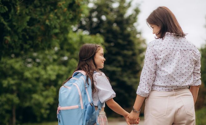 Back to School in Czechia: Thousands of Crowns in Costs and Stress — Mostly for Mums