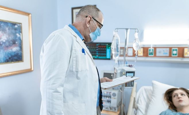 Врачи допустили ошибку, пациентка умерла — но родные не получат компенсацию, решил Конституционный суд